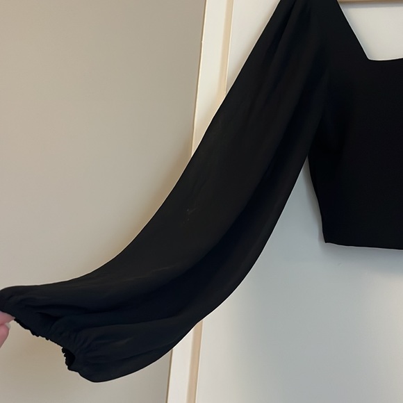 Black crop top with sheer bell sleeves - Picture 3 of 3
